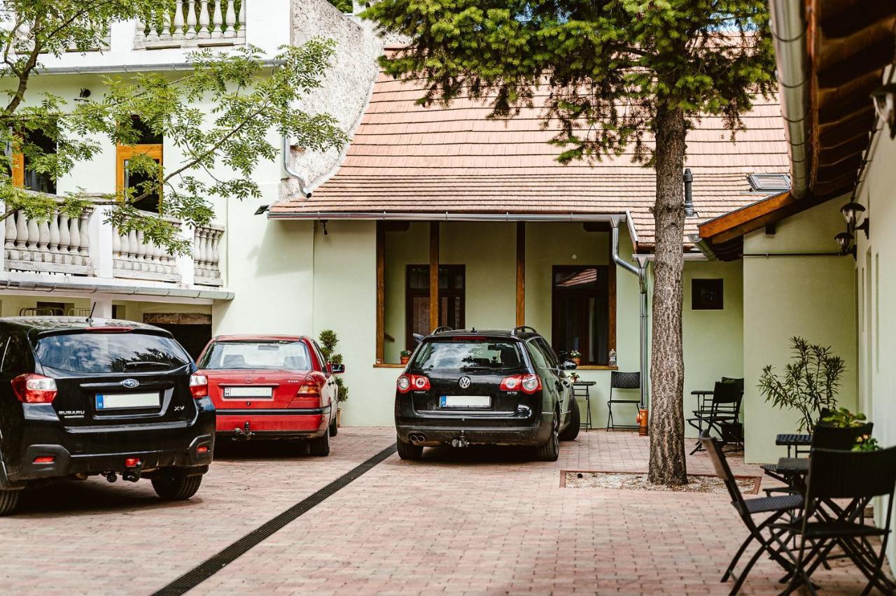 Sziklavendeghaz Aparthotel Veszprem Exterior photo